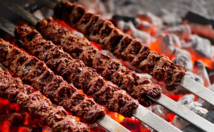 ۴ سیخ کوبیده و ۴ دوغ